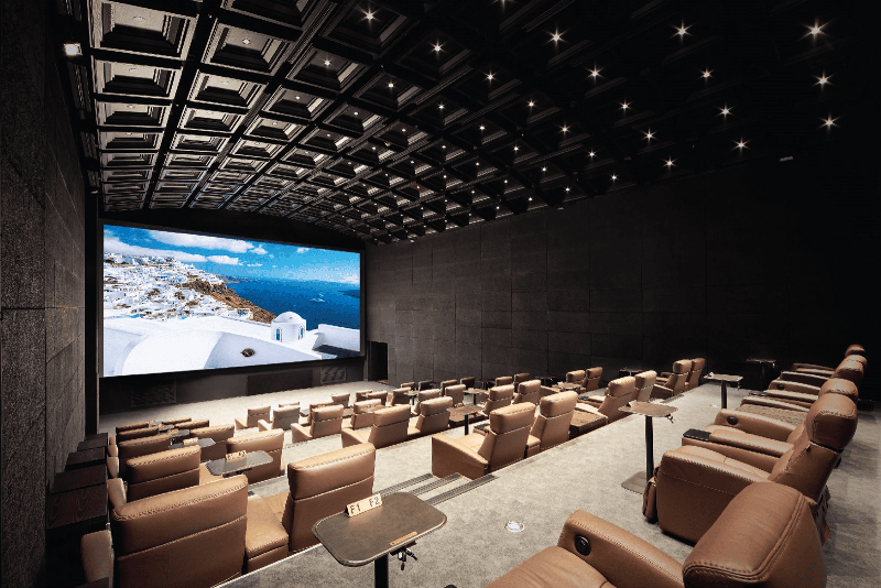 Nội thất hiện đại và ghế ngồi thoải mái bên trong rạp chiếu phim Lotte Cinema tại Lotte Mall West Lake Hanoi